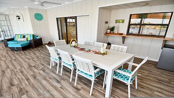 Amazing - 4 Bed Billiard Table Luxury Canal Pool