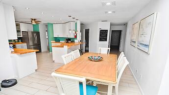 Amazing - 4 Bed Billiard Table Luxury Canal Pool