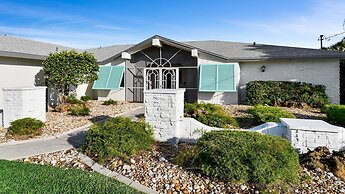 Amazing - 4 Bed Billiard Table Luxury Canal Pool