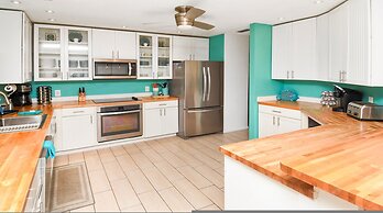 Amazing - 4 Bed Billiard Table Luxury Canal Pool