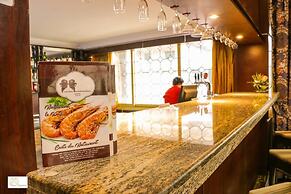 Noubou International Hotel Akwa