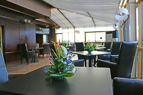 Noubou International Hotel Akwa