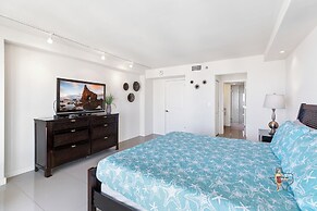 Bahia Mar-Solare Beachfront & Two Pools
