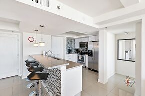 Bahia Mar-Solare Beachfront & Two Pools