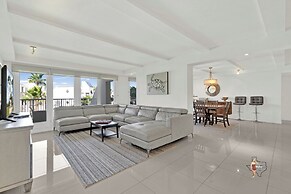 Bahia Mar-Solare Beachfront & Two Pools