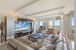 Bahia Mar-Solare Beachfront & Two Pools