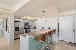 Bahia Mar-Solare Beachfront & Two Pools