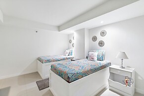 Bahia Mar-Solare Beachfront & Two Pools