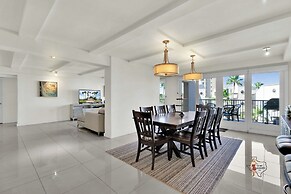 Bahia Mar-Solare Beachfront & Two Pools