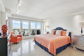 Bahia Mar-Solare Beachfront & Two Pools