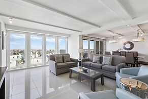 Bahia Mar-Solare Beachfront & Two Pools