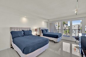 Bahia Mar-Solare Beachfront & Two Pools