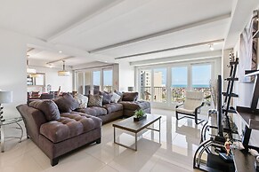 Bahia Mar-Solare Beachfront & Two Pools