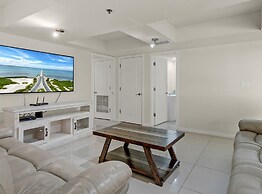 Bahia Mar-Solare Beachfront & Two Pools