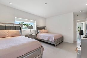 Bahia Mar-Solare Beachfront & Two Pools