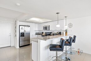 Bahia Mar-Solare Beachfront & Two Pools