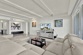 Bahia Mar-Solare Beachfront & Two Pools