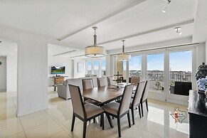 Bahia Mar-Solare Beachfront & Two Pools