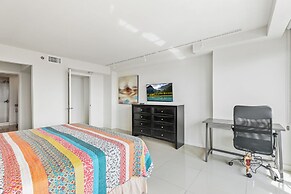 Bahia Mar-Solare Beachfront & Two Pools