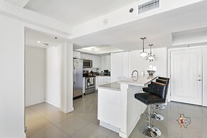 Bahia Mar-Solare Beachfront & Two Pools