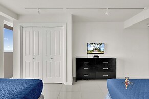 Bahia Mar-Solare Beachfront & Two Pools