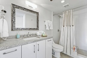 Bahia Mar-Solare Beachfront & Two Pools