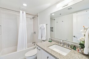 Bahia Mar-Solare Beachfront & Two Pools