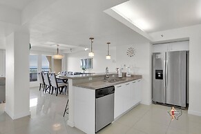 Bahia Mar-Solare Beachfront & Two Pools