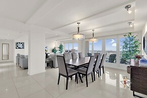 Bahia Mar-Solare Beachfront & Two Pools