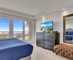 Bahia Mar-Solare Beachfront & Two Pools