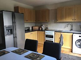 House-sleeps 5-parking-bbq-garden-patio