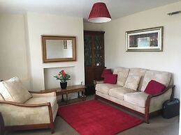 House-sleeps 5-parking-bbq-garden-patio