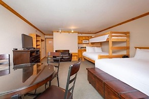 Selkirk Lodge