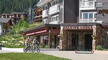 Selkirk Lodge