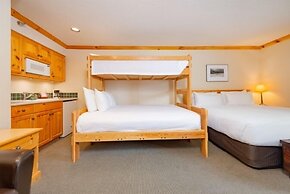 Selkirk Lodge