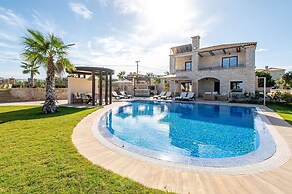 Bliss Villas Complex With Private Pool