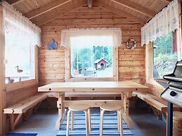 Cozy 4BR Lakeside Cottage with Sauna