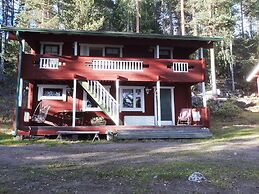 Cozy 4BR Lakeside Cottage with Sauna
