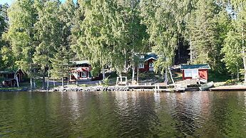 Cozy 4BR Lakeside Cottage with Sauna