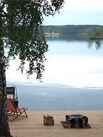 Cozy 4BR Lakeside Cottage with Sauna