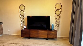 Meraki Luxury Condo by Marea