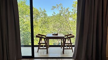 Meraki Luxury Condo by Marea
