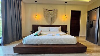 Meraki Luxury Condo by Marea