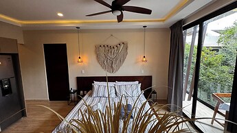 Meraki Luxury Condo by Marea