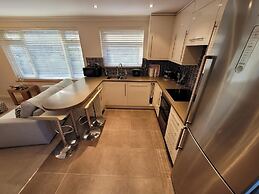 Cozy Cottage Retreat in Swansea