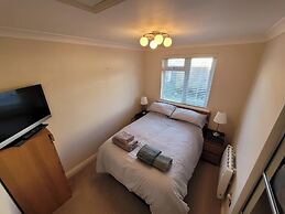 Cozy Cottage Retreat in Swansea