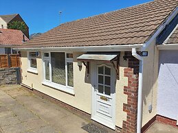 Cozy Cottage Retreat in Swansea