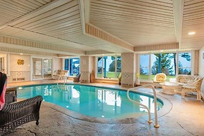 The Brentwood Waterfront Retreat