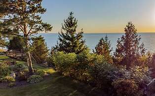 The Brentwood Waterfront Retreat