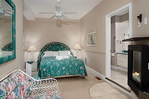 The Brentwood Waterfront Retreat